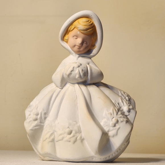 Vintage Diy Unpainted Ceramic Bisque Winter Christmas Caroler Lady Planter - Picture 1 of 16